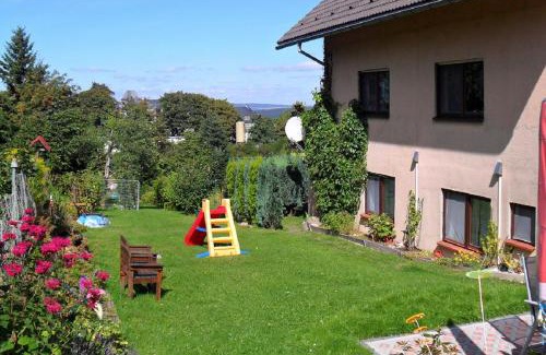 Neuhaus am Rennweg Apartment | Pet-Friendly Ferienwohnung Am Apelsberg with Great Reviews