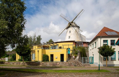 Bad Sulze Apartment | Pet-Friendly Retreat at Ferienwohnung A Gästehaus Mühlenstein