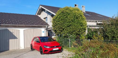 Ebersberg District Apartment | Charming Ferienwohnung Abendrot - 4-Star Pet-Friendly Retreat