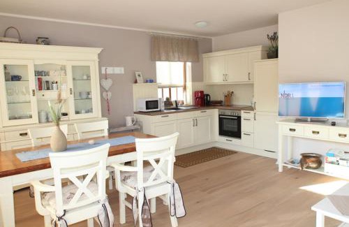 Nienhagen Apartment | Oceanfront Ferienwohnung Abendsonne with Ocean View