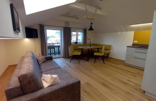 Reutte Apartment | Child-Friendly Ferienwohnung Abendspitzblick with High Ratings