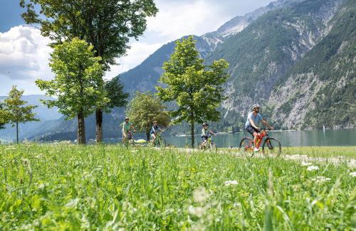 Achenkirch Apartment | Pet-Friendly Ferienwohnung Achensee with Oceanfront Views