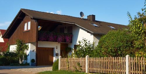 Riedenburg Apartment | Child-Friendly Ferienwohnung Achhammer with 9.4 Guest Rating