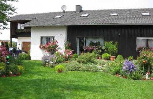 Riedenburg Apartment | Child-Friendly Ferienwohnung Achhammer with 9.4 Guest Rating