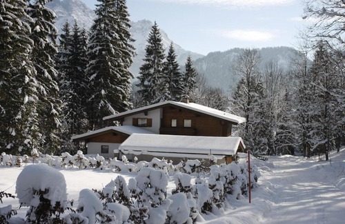 Waidring Apartment | Family-Friendly Ferienwohnung Achten with Fantastic Amenities