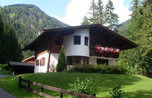 Waidring Apartment | Family-Friendly Ferienwohnung Achten with Fantastic Amenities
