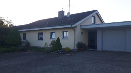 Engen Apartment | Family-Friendly Ferienwohnung Ackermann with High Guest Ratings