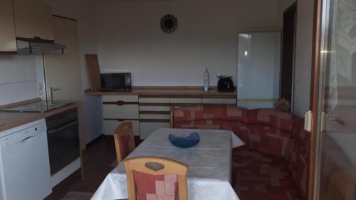 Engen Apartment | Family-Friendly Ferienwohnung Ackermann with High Guest Ratings