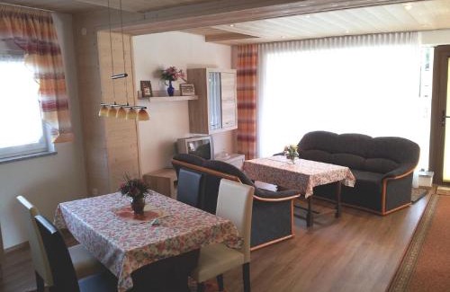 Selber Vorwerk Apartment | Family-Friendly Stay at Ferienwohnung Ahne - Guest Rated 9.5