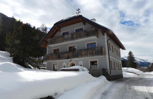 Muhr Apartment | Family-Friendly Ferienwohnung Aignerhof with Breakfast & Kitchen