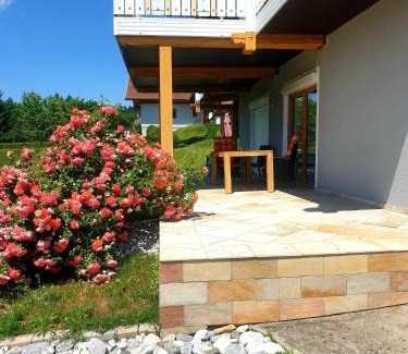 Labientschach Apartment | Oceanfront Retreat: Ferienwohnung Albert Egger with Pool
