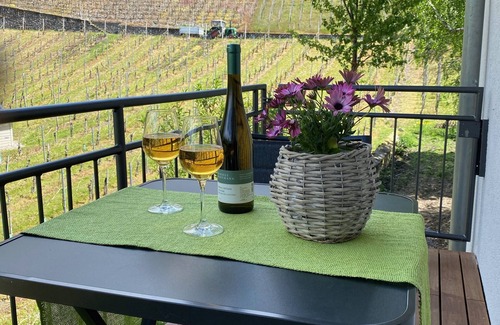 Dhron Apartment | Pet-Friendly Ferienwohnung Alexa with Family Amenities