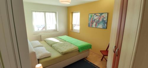 Albstadt Apartment | Cozy Ferienwohnung Albblick: Child-Friendly Retreat with 9.3/10