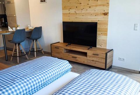 Oy Apartment | Family-Friendly Ferienwohnung AllgOy with Private Pool