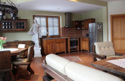 Goldegg Apartment | Oceanfront Ferienwohnung Alpenrose: Guest Rated 9/10