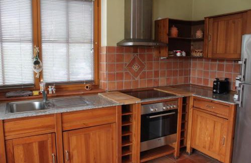 Goldegg Apartment | Oceanfront Ferienwohnung Alpenrose: Guest Rated 9/10