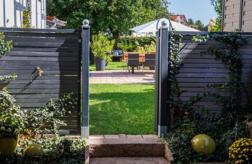 Aua Apartment | Cozy Ferienwohnung Alter Kuhstall with Kitchen & Accessibility