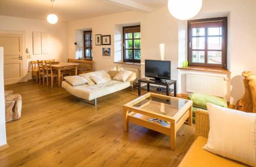 Deggendorf Apartment | Pet-Friendly Retreat at Ferienwohnung Altes Schulhaus Greising