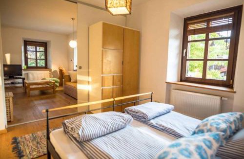 Deggendorf Apartment | Pet-Friendly Retreat at Ferienwohnung Altes Schulhaus Greising