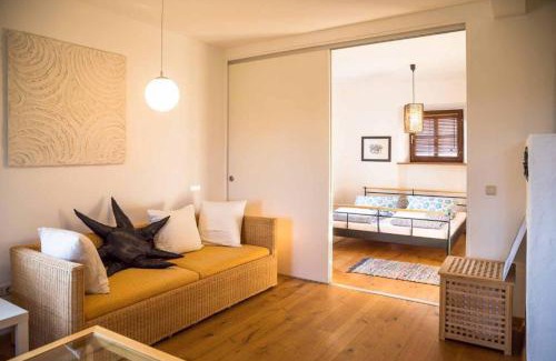 Deggendorf Apartment | Pet-Friendly Retreat at Ferienwohnung Altes Schulhaus Greising