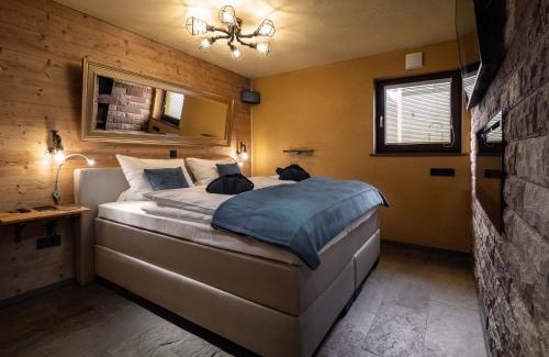 Eppenbrunn Apartment | Elegant Ferienwohnung Altschloss with Hot Tub & Breakfast