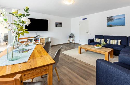 Gaienhofen Apartment | Ocean View Retreat at Ferienwohnung Am Alten Brunnen