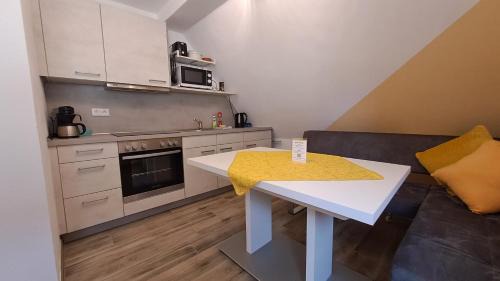 Frickenfelden Apartment | Family-Friendly Ferienwohnung am Altmühlsee with High Ratings