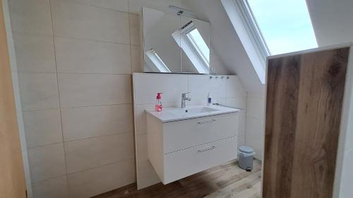 Frickenfelden Apartment | Family-Friendly Ferienwohnung am Altmühlsee with High Ratings
