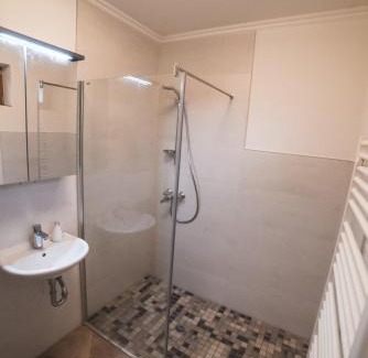 Warnitz Apartment | Cozy Ferienwohnung am Aubach: Pet & Child Friendly Retreat