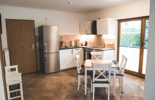 Warnitz Apartment | Cozy Ferienwohnung am Aubach: Pet & Child Friendly Retreat