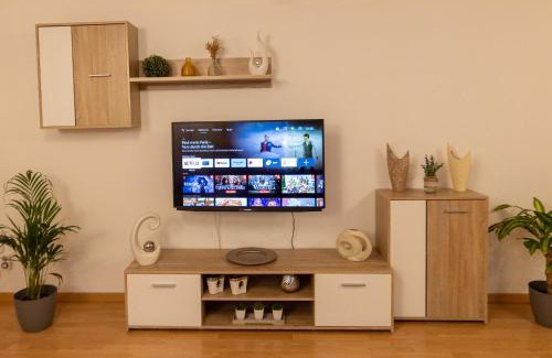 Oberkotzau Apartment | Cozy Ferienwohnung am Bach - Family Friendly & Highly Rated