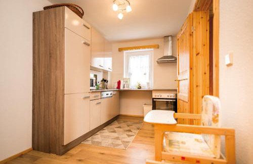 Wingendorf Apartment | Family-Friendly Ferienwohnung am Bauernhof with High Ratings