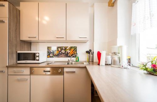 Wingendorf Apartment | Family-Friendly Ferienwohnung am Bauernhof with High Ratings