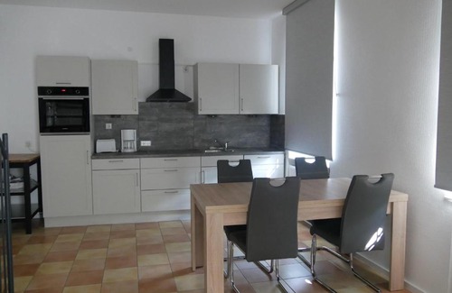 Schneppenbaum Apartment | Cozy Ferienwohnung am Deich: Family-Friendly Retreat