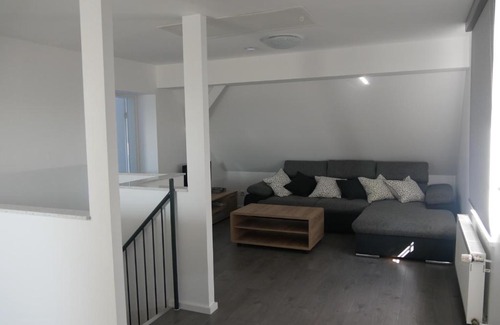 Schneppenbaum Apartment | Cozy Ferienwohnung am Deich: Family-Friendly Retreat