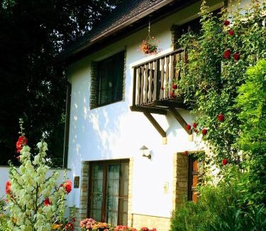 Geusa Apartment | Top-Rated Ferienwohnung "Am Geiseltal" for Your Stay