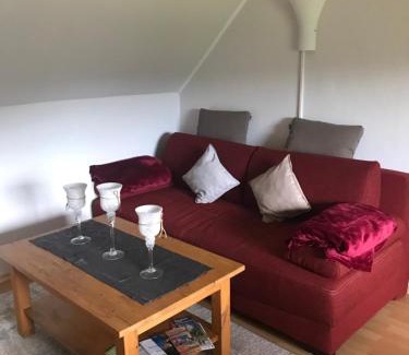 Andenhausen Apartment | Cozy Ferienwohnung am Hochrhöner - Child Friendly Retreat