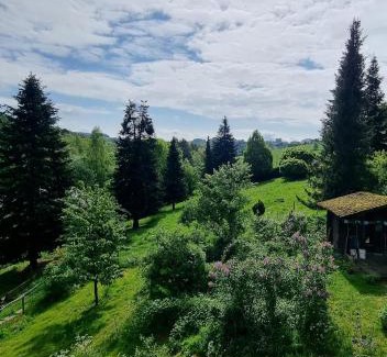 Brombachtal Apartment | Cozy Ferienwohnung Am Kirchberg - Family-Friendly Retreat