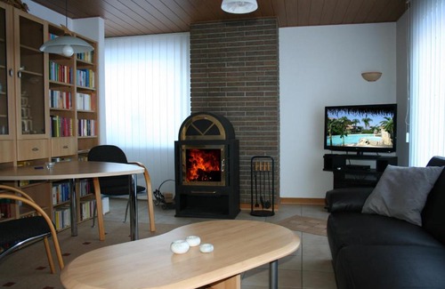 Wamel Apartment | Inviting Ferienwohnung am Möhnesee with Kitchen Amenities