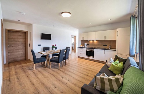 Rohrberg Apartment | Mountain View Retreat at Ferienwohnung am Mühlbachl