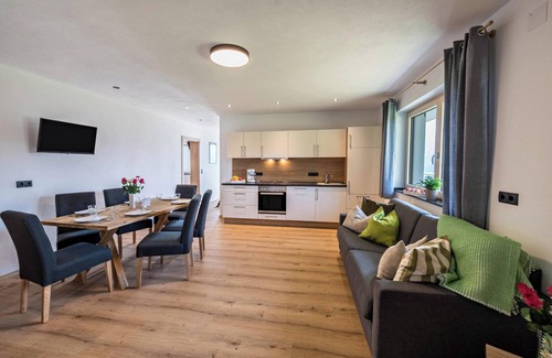Rohrberg Apartment | Mountain View Retreat at Ferienwohnung am Mühlbachl