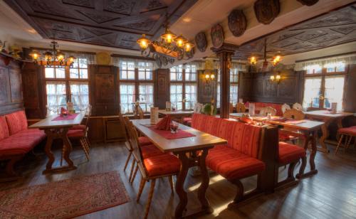 Monschau Apartment | Highly Rated Ferienwohnung am Markt with Family-Friendly Perks