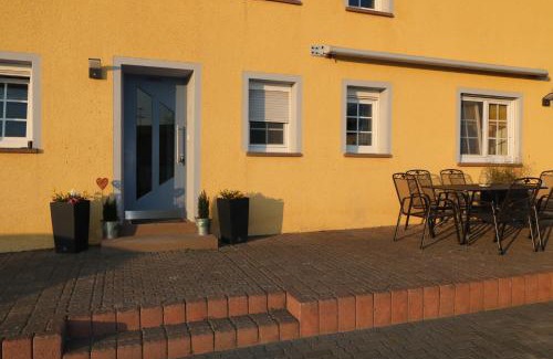 Edingen Apartment | Family-Friendly Ferienwohnung Am Pfaffenderbach - 9.2 Rated
