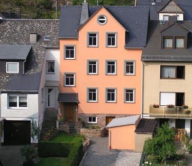 Pommern Apartment | Pet-Friendly Ferienwohnung am Pommerbach with High Ratings
