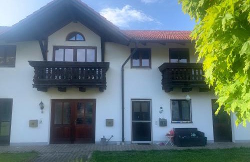 Altotting Apartment | Family-Friendly Ferienwohnung am Ponyhof with Breakfast