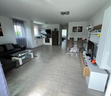 Fischbach Apartment | Family-Friendly Ferienwohnung am Strandbad with 9.1/10 Rating