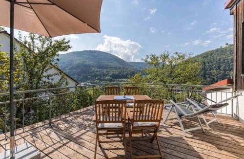 Bad Urach Apartment | Family-Friendly Ferienwohnung Am Samuelstein with High Ratings