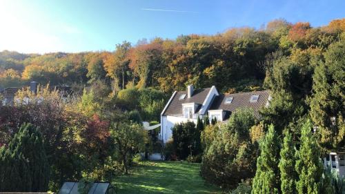 Osnabrueck Apartment | Exceptional Ferienwohnung am Schölerberg - Family-Friendly Stay