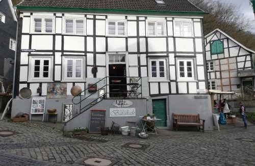 Burg an der Wupper Apartment | Family-Friendly Ferienwohnung Am Schloßberg - Rated 9.5/10