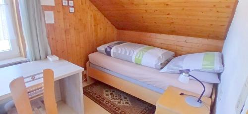 Iselshausen Apartment | Family-Friendly Stay at Ferienwohnung am Schwarzwaldrand